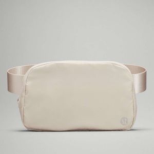 Lululemon everywhere belt bag